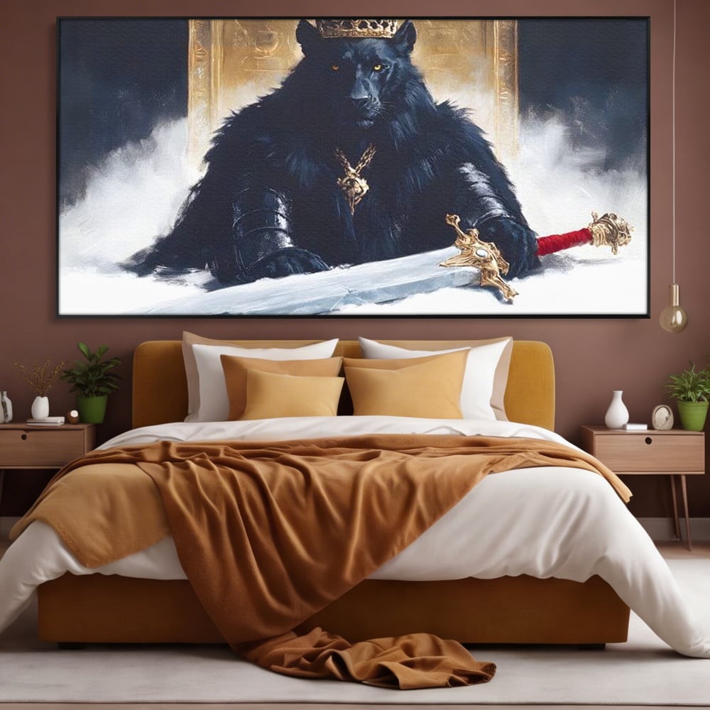 Tablou canvas cu tablou canvas cu pantera rege pe tron, in rama de aluminiu negru, pe perete intr-un dormitor